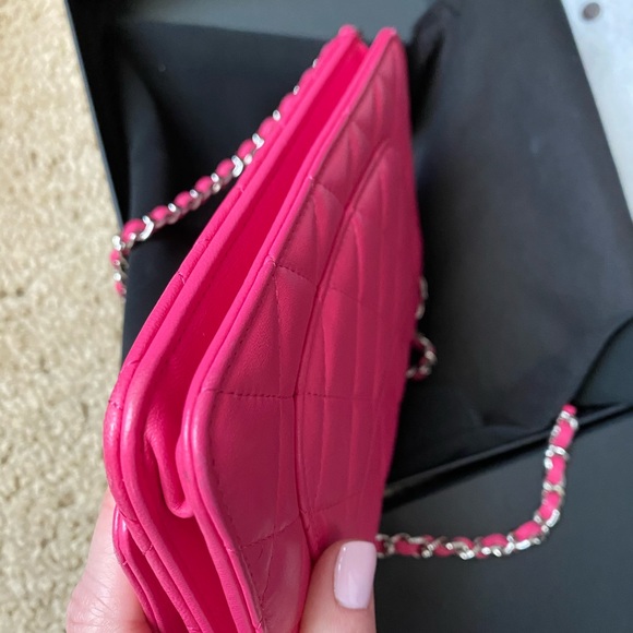 Chanel lamb wallet on chain fuchsia. - Picture 15 of 16